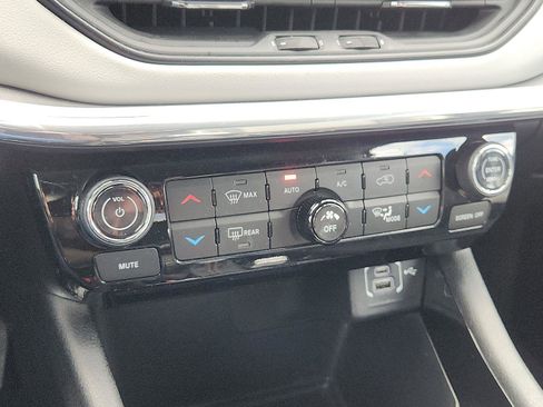 Certified 2022 Jeep Compass Limited image 17