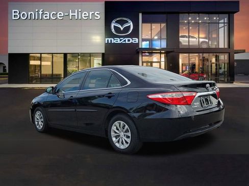 Used 2016 Toyota Camry LE image 4