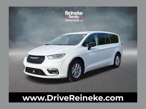 Used 2024 Chrysler Pacifica Touring-L FWD image 1