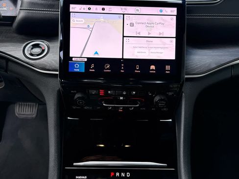 Used 2024 Jeep Grand Cherokee L Limited w/ Luxury Tech Group II image 19