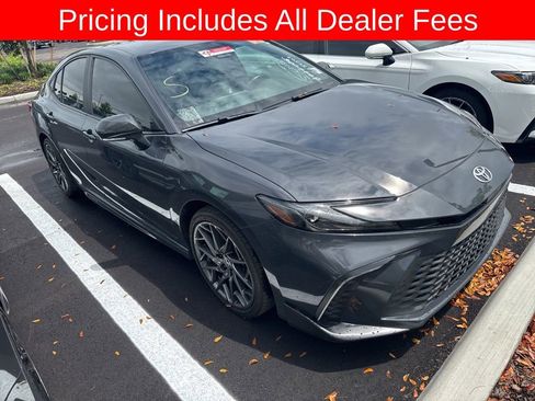 Used 2025 Toyota Camry SE w/ Convenience Package FWD image 3