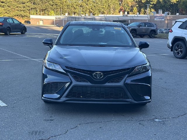 Used 2021 Toyota Camry SE FWD image 3