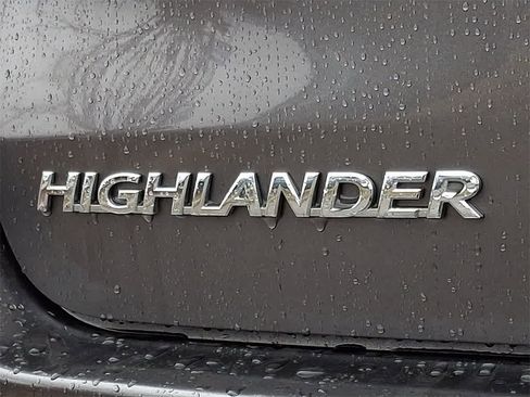 Used 2017 Toyota Highlander Limited Platinum image 32