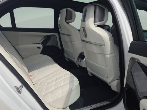 Used 2024 BMW 740i w/ Executive Package RWD image 14