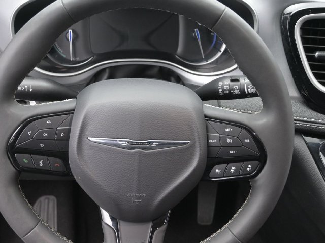 Used 2024 Chrysler Pacifica Limited FWD image 28