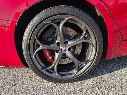 Used 2023 Alfa Romeo Giulia Quadrifoglio image 15