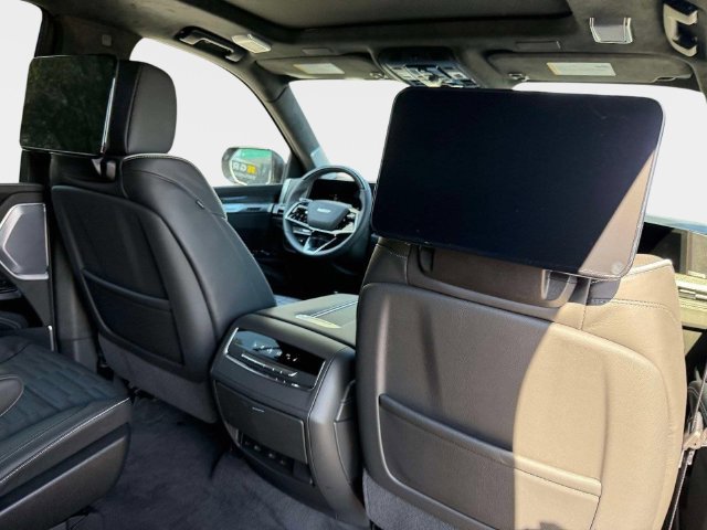 Used 2026 Cadillac Escalade V w/ LPO, ONYX Package AWD/4WD image 32