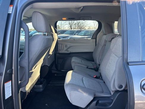 Used 2024 Toyota Sienna LE image 17