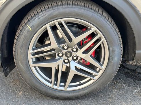 New 2026 Ford Explorer ST w/ Sun And Sound Package image 9