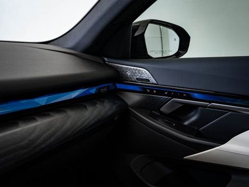 Used 2024 BMW i5 M60 w/ Premium Package image 40