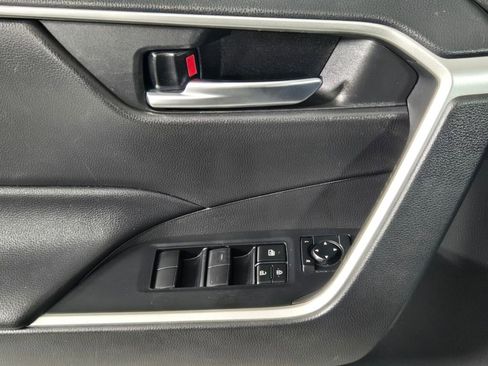 Used 2021 Toyota RAV4 XLE image 15