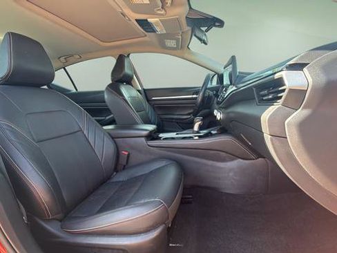 Used 2024 Nissan Altima 2.5 SR w/ SR Premium Package FWD image 11
