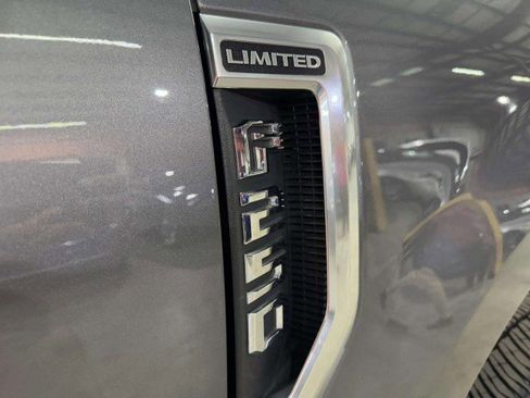 Used 2022 Ford F250 Limited w/ FX4 Off-Road Package image 19