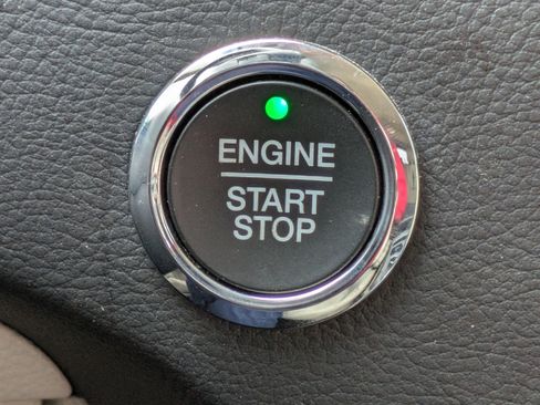 Used 2021 Ford Edge Titanium image 34