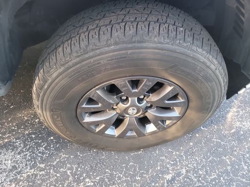 Used 2023 Toyota Tacoma SR5 AWD/4WD image 9