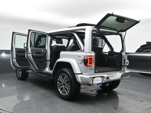Used 2024 Jeep Wrangler High Altitude AWD/4WD image 28