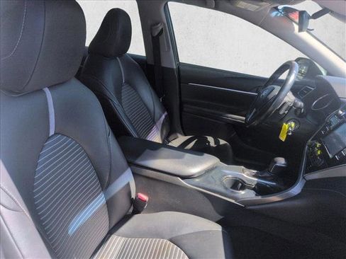 Used 2018 Toyota Camry SE image 21