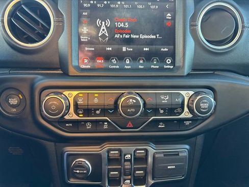 Used 2021 Jeep Gladiator Overland w/ Popular Equipment Package image 21