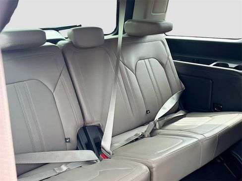 Used 2021 Ford Expedition Limited image 29