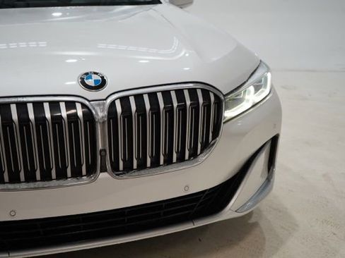 Used 2020 BMW 745e xDrive image 9