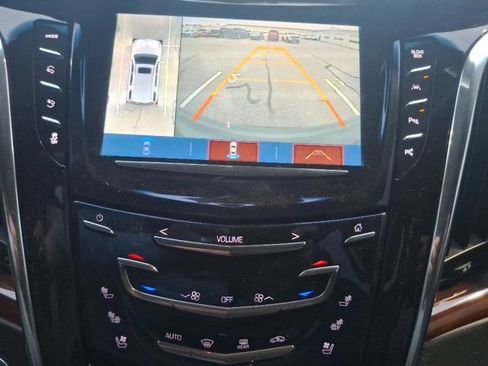 Used 2017 Cadillac Escalade Luxury image 9