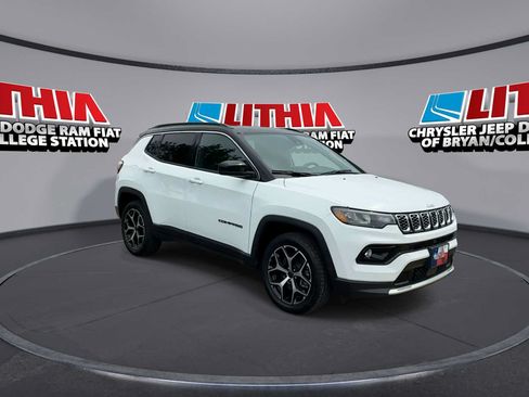 Used 2025 Jeep Compass Limited AWD/4WD image 2