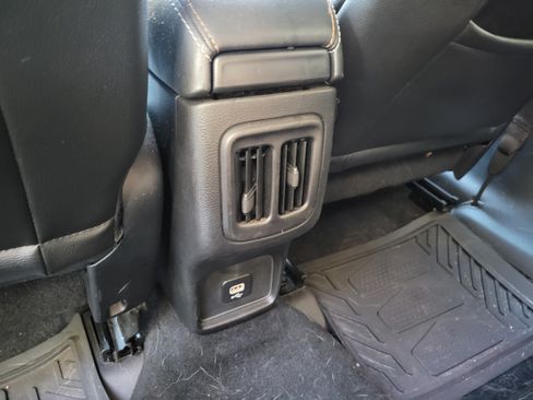 Used 2018 Jeep Compass Latitude w/ Cold Weather Group AWD/4WD image 11
