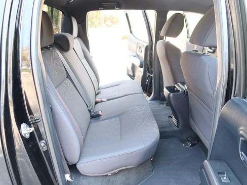 Used 2017 Toyota Tacoma TRD Sport w/ Tow Package (A/T) AWD/4WD image 22