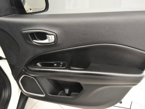 Used 2018 Jeep Compass Latitude image 15