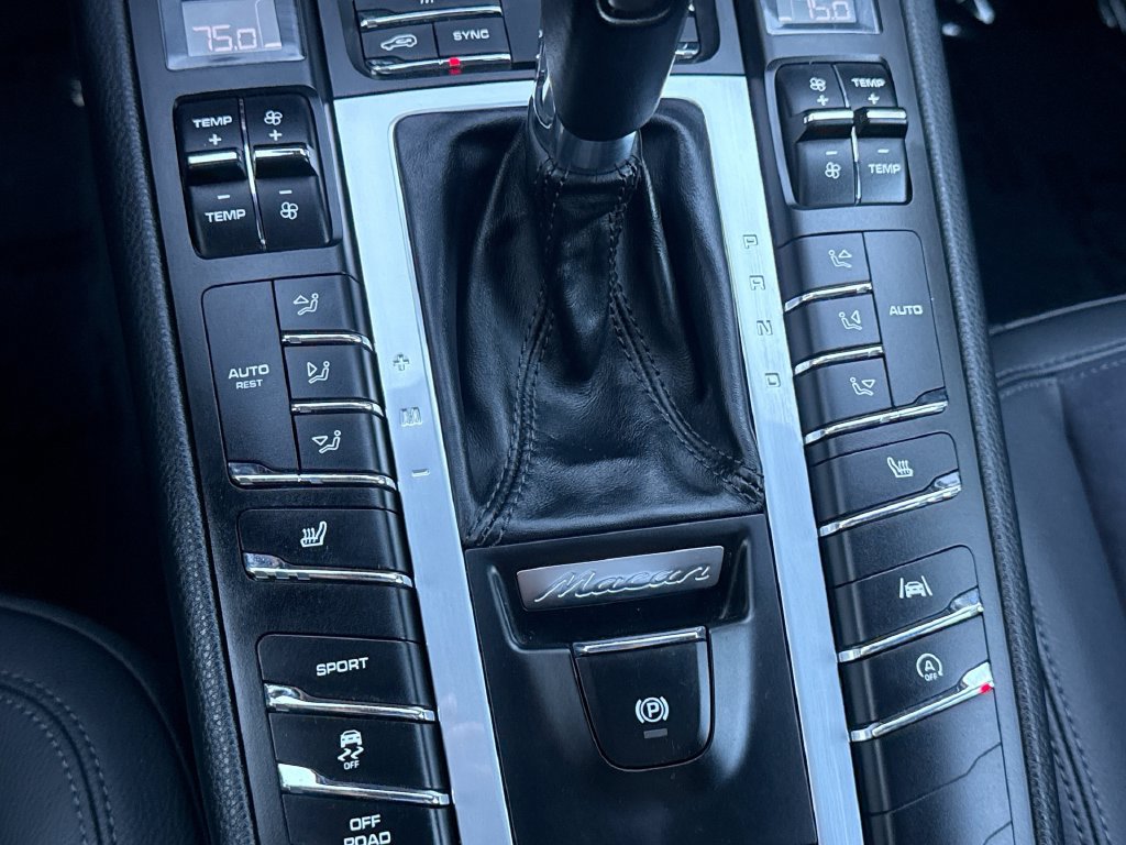 Used 2020 Porsche Macan AWD/4WD image 17