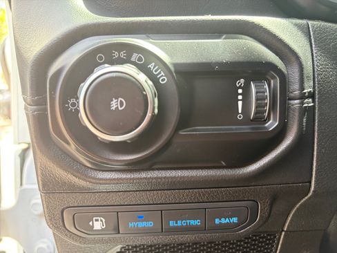 Used 2024 Jeep Wrangler High Altitude AWD/4WD image 28