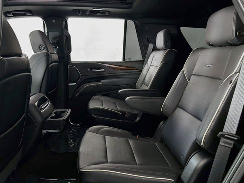 Used 2023 Cadillac Escalade Premium Luxury AWD/4WD image 8