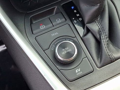 Used 2023 Toyota RAV4 SE image 27