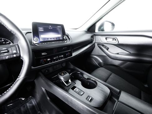 Used 2025 Nissan Rogue SV FWD image 29