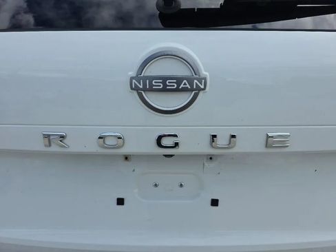 Used 2023 Nissan Rogue S FWD image 9