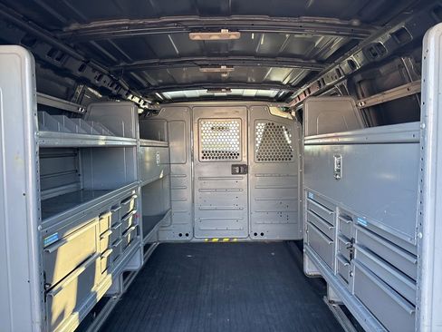 Used 2017 Chevrolet Express 2500 image 10