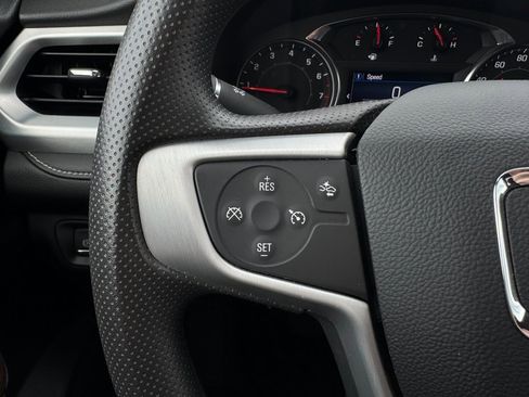 Used 2023 GMC Acadia SLE w/ Driver Convenience Package image 16