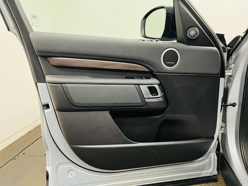 Used 2018 Land Rover Discovery HSE AWD/4WD image 9