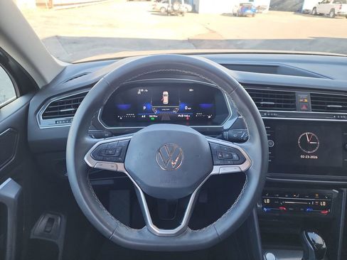 Used 2024 Volkswagen Tiguan SE image 18