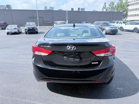 Used 2013 Hyundai Elantra Limited FWD image 4