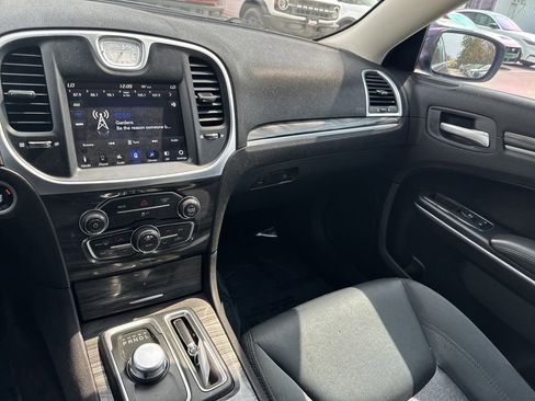 Used 2018 Chrysler 300 Touring image 19