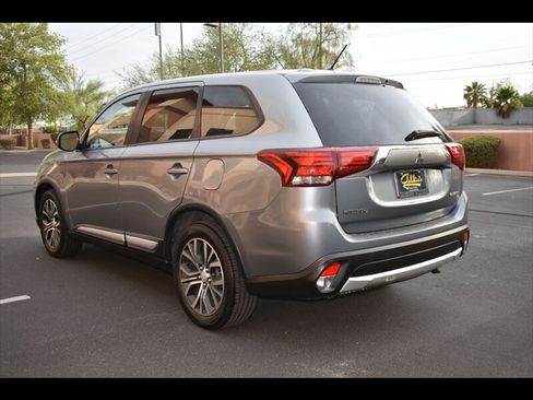 Used 2016 Mitsubishi Outlander SE FWD image 5