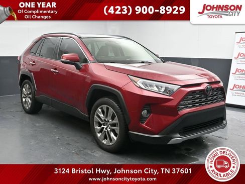 Used 2020 Toyota RAV4 Limited image 1