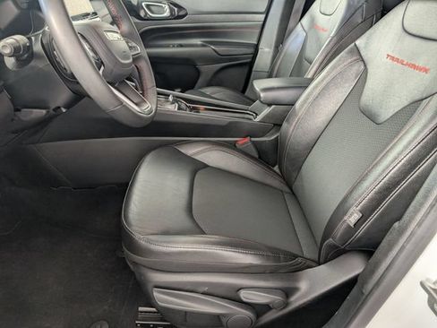 Used 2025 Jeep Compass Trailhawk AWD/4WD image 12