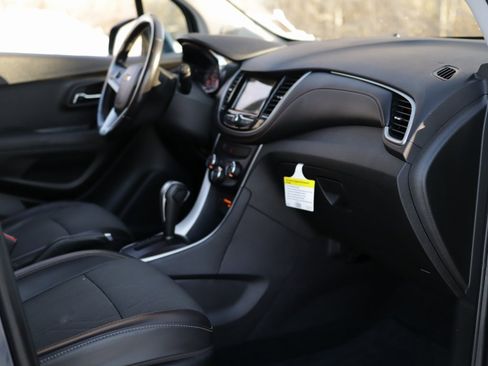 Used 2019 Chevrolet Trax LT w/ LT Convenience Package image 27