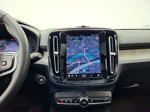 Certified 2023 Volvo XC40 B5 Plus w/ Protection Package Premier image 23