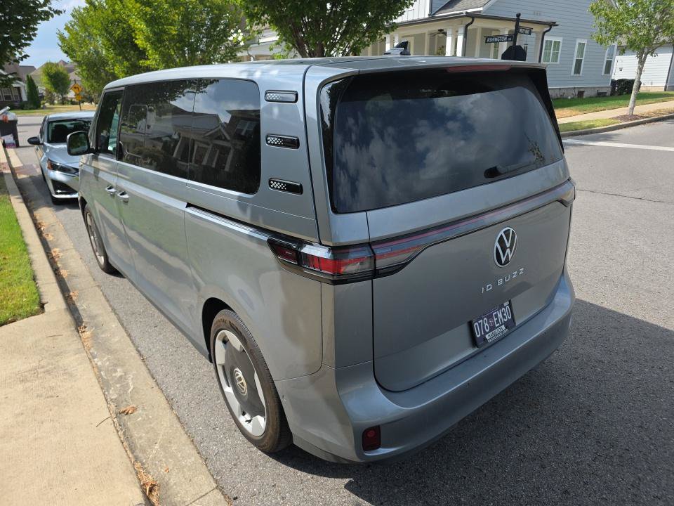 Used 2025 Volkswagen ID. Buzz Pro S RWD image 4