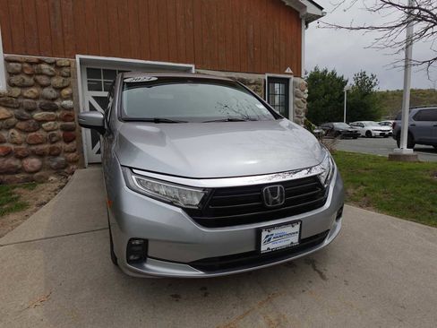 Certified 2024 Honda Odyssey EX-L image 3