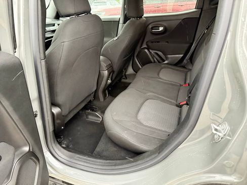 Used 2021 Jeep Renegade Latitude AWD/4WD image 17