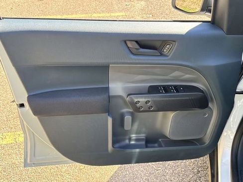 New 2025 Ford Maverick XL image 12